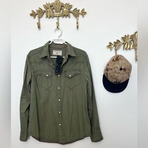 MEN DKNY 100%cotton button down M ptp 22”